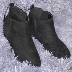 Black Chelsea Boot (Women’s SZ 5)